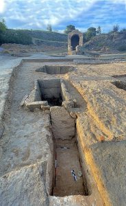 Fig.-8-Odeon-Necropole-tombe-10-184x300 Mission archéologique à carthage
